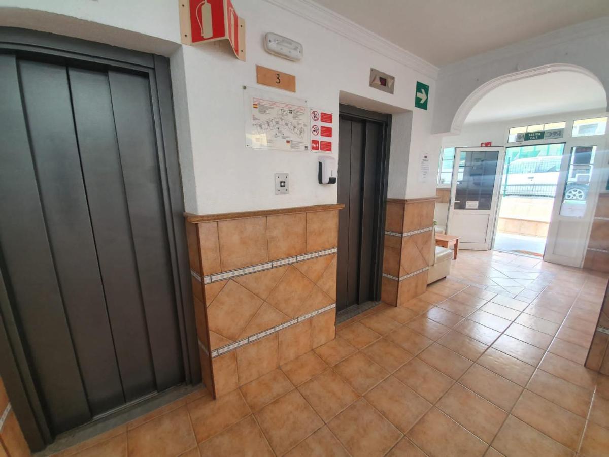 Ocean Front Cozy 2 Bedroom, 3 Beds Spacious- Netflix, Pool, Beach Lift & Fast Wifi Playa del Ingles  Exterior photo