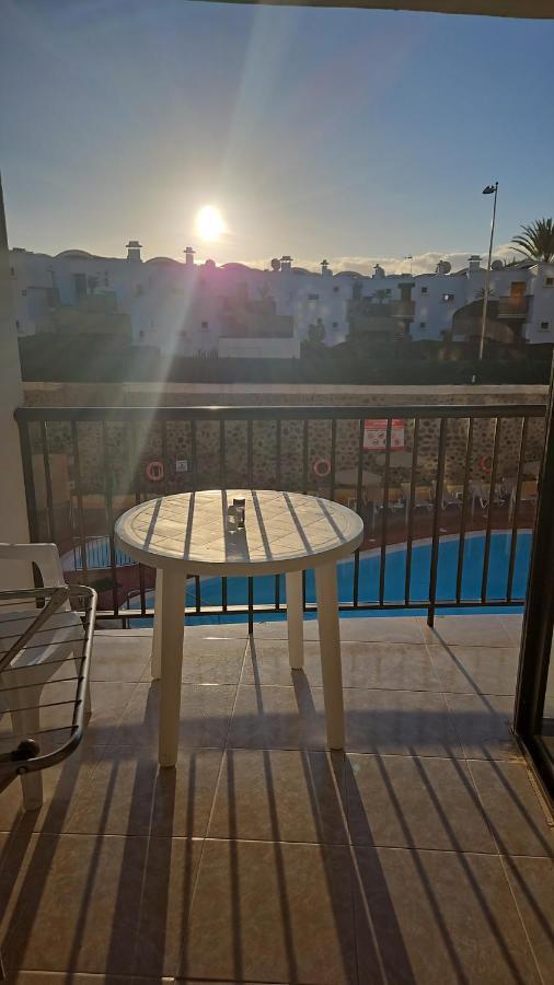 Ocean Front Cozy 2 Bedroom, 3 Beds Spacious- Netflix, Pool, Beach Lift & Fast Wifi Playa del Ingles  Exterior photo