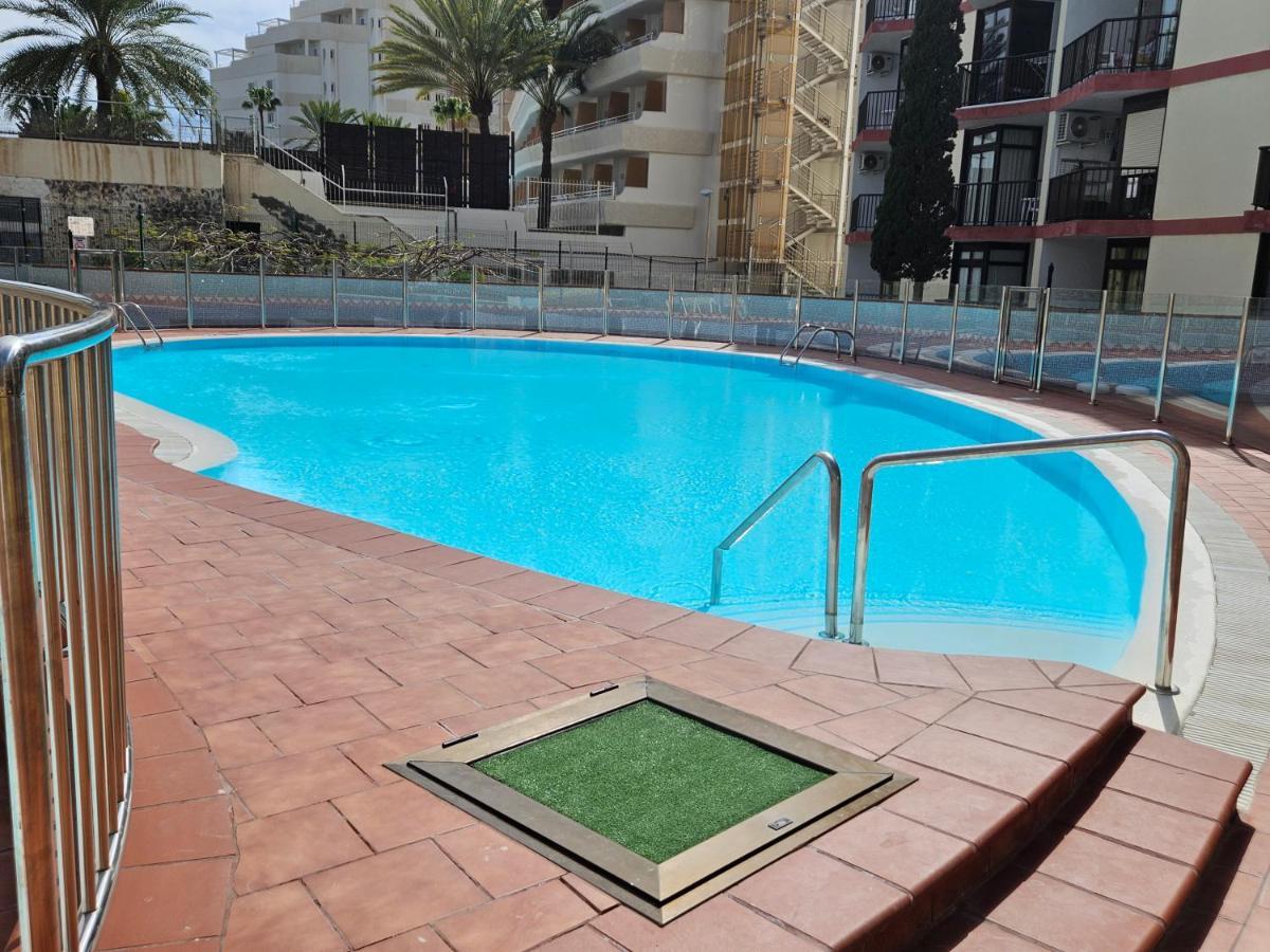 Ocean Front Cozy 2 Bedroom, 3 Beds Spacious- Netflix, Pool, Beach Lift & Fast Wifi Playa del Ingles  Exterior photo